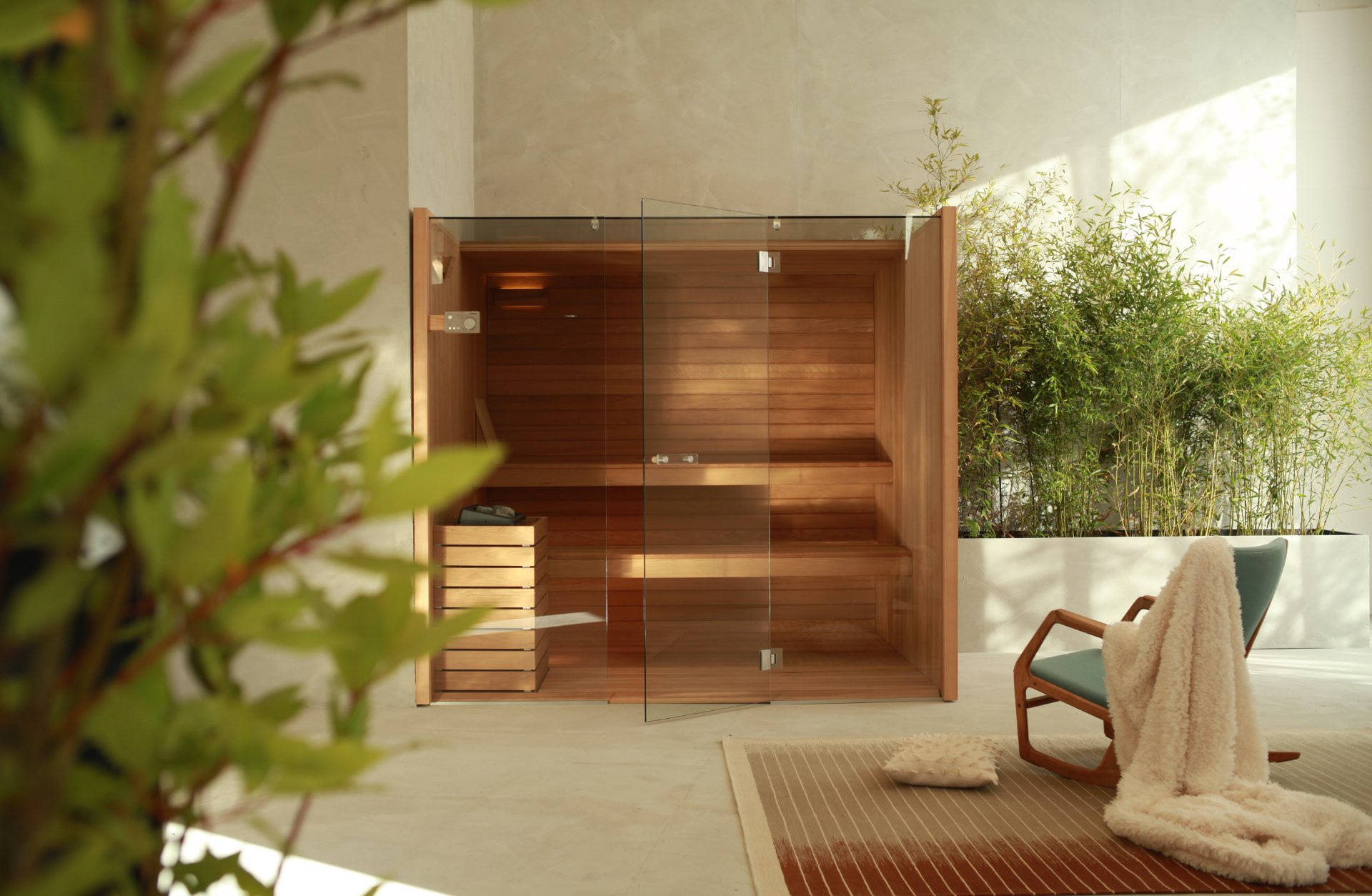 Moderna Sauna mit Glasfront für Wohnung
